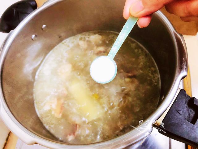 降温了，这样煮一锅给家人吃，汤鲜味美营养高，越吃越香还不上火