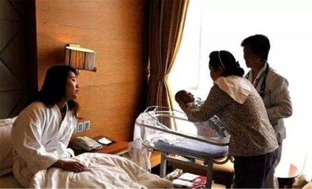 你的育儿经：宝妈产后晒娃，却因身材太好成为焦点，引发网友羡慕：咋做到的？
