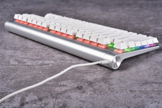 Cherry MX Board三款机械键盘开箱：主流本家信仰