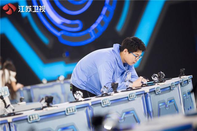 江苏卫视|《最强大脑》“最强激励官”李宇春披挂上阵 S圈领衔四大战队呼之欲出