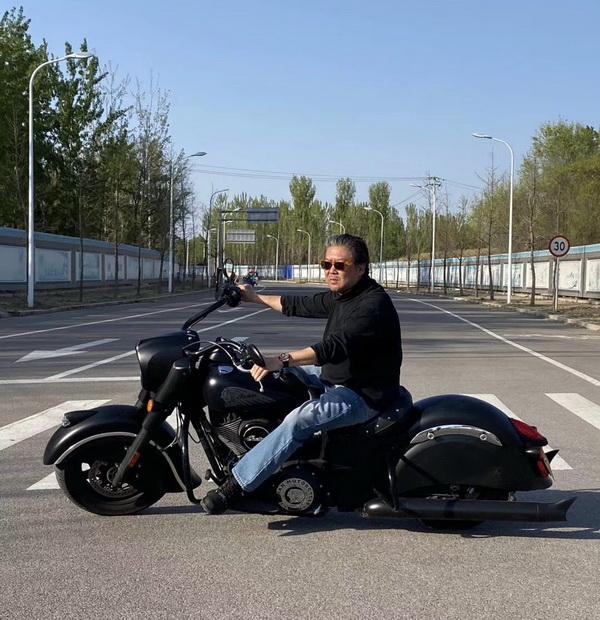 澎湃新闻|全球音乐家“集体失业”，指挥家余隆在忙什么？