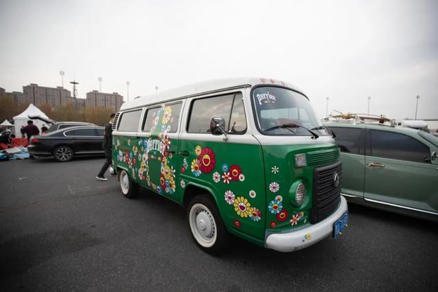 汽车|闵行达人带来上百辆精品稀世老车，有的连博物馆里都没有