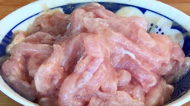 炒瘦肉时，不要直接下锅炒，教你正确做法，肉鲜嫩入味，不腥不柴