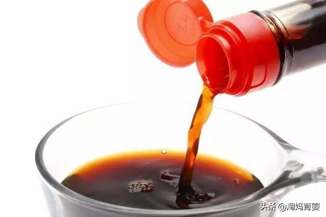 超级宝妈■孩子不小心卡了鱼刺，别吃馒头也别喝醋，家长应该这样做
