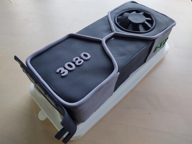 妈妈心灵手巧 为儿子制作RTX3080造型生日蛋糕