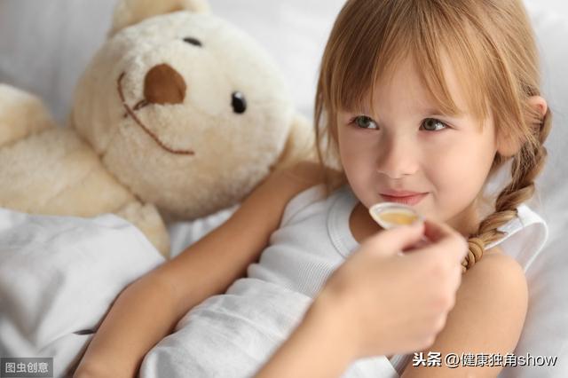 你的育儿经|发热不会烧坏脑子，但这些危险信号要小心
