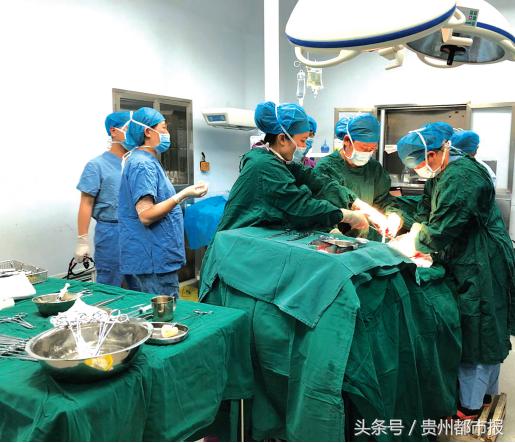 产妇胎监时胎心异常,医生紧急手术"生剖"取出健康宝宝