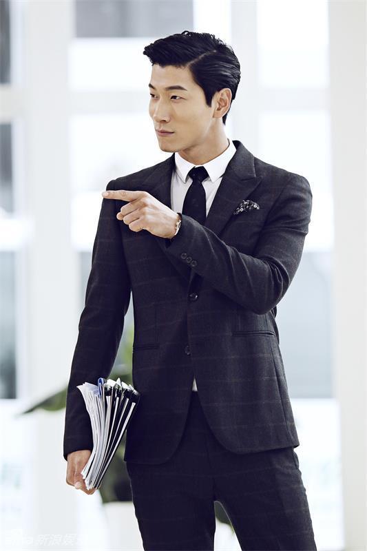 「时尚u先生」张亮时尚搭配,大气简约,帅气十足,霸气型男范儿