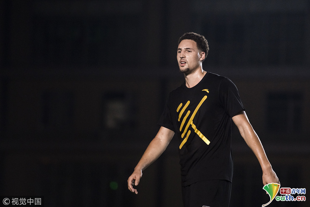 2018汤普森中国行:克雷足球场大秀脚法 佛祖过