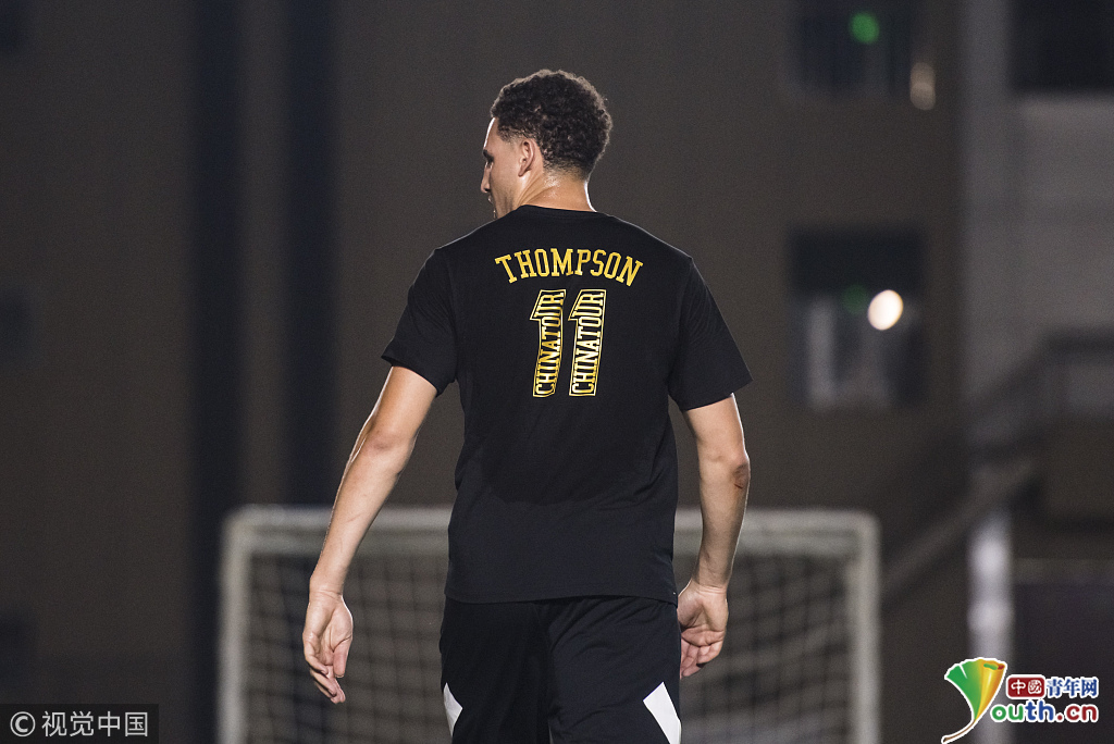 2018汤普森中国行:克雷足球场大秀脚法 佛祖过