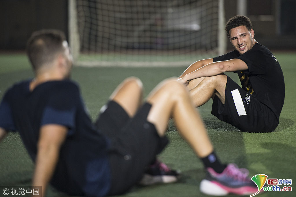 2018汤普森中国行:克雷足球场大秀脚法 佛祖过