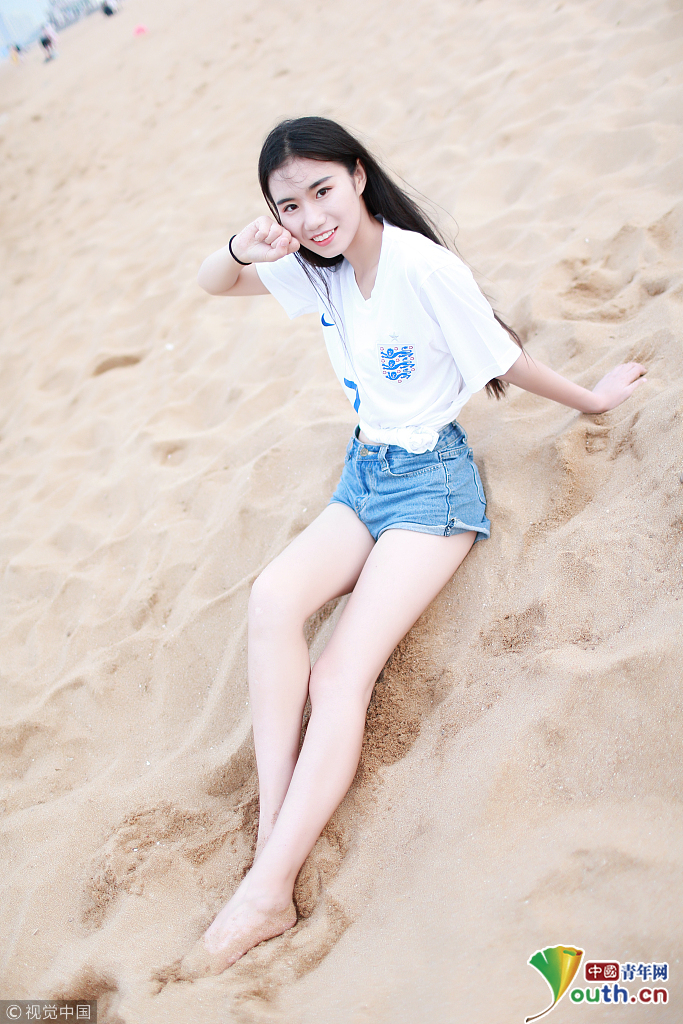 2018俄罗斯世界杯:英格兰足球宝贝海边写真 助