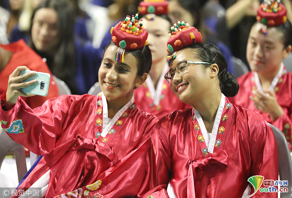 韩国汉阳大学举行夏季毕业典礼 留学生穿韩服