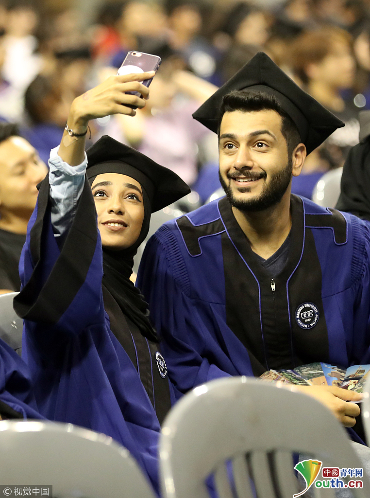 韩国汉阳大学举行夏季毕业典礼 留学生穿韩服