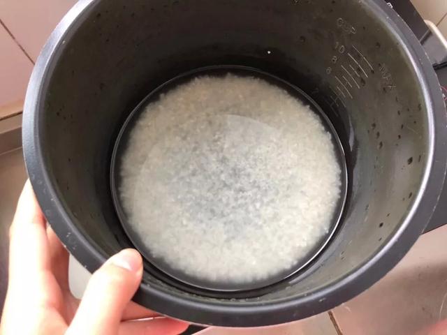 只做了一次，宝宝就天天吵着要吃！这碗一锅端的网红懒人饭