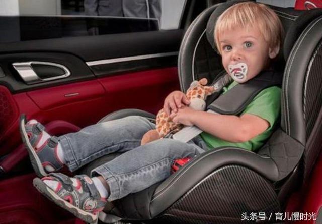宝宝晕车的表现：哭闹，嗜睡，特别乖