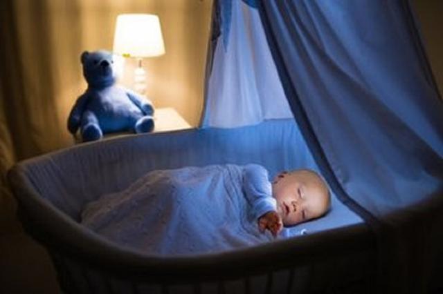 宝宝晚上还在喝奶？妈妈注意了，别错过断奶的最佳时间！