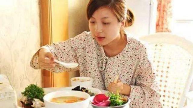 过来人提醒：产后多吃这四类食物，身体恢复得又快又好