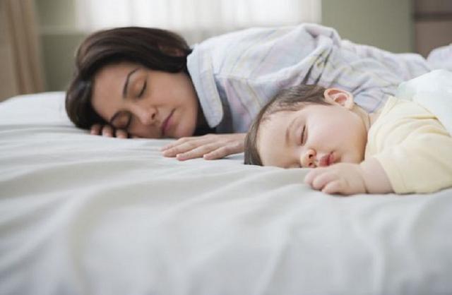 宝宝如何轻松戒掉夜奶？聪明妈妈都这样做！