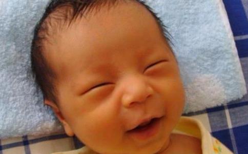 宝宝满月前常见的4种异常症状，妈妈应对有妙招