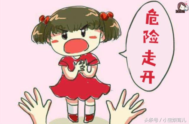 男孩爬木雕身亡！孩子该如何躲避危险？