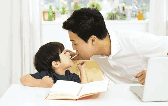 奶爸带孩子真不省心，各种的脑洞大开，但是都尽职尽责！