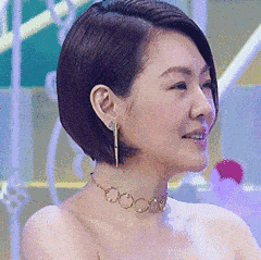 「扎心」65岁老妈在墙上贴满跟女儿的聊天记录：记性不好又怕打扰她！