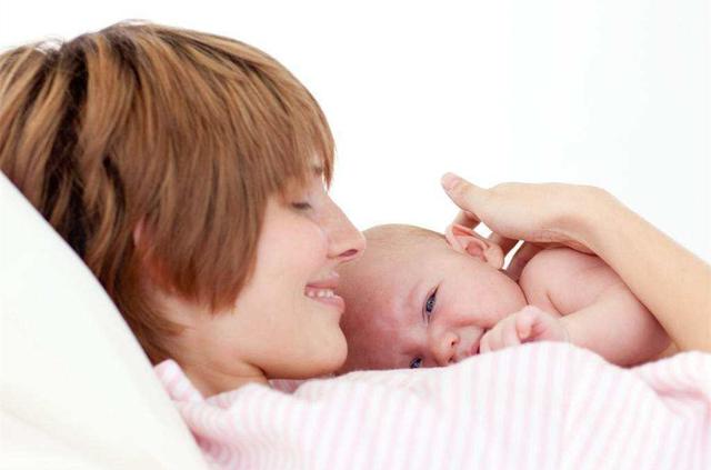 黄色，乳白色，母乳颜色跟营养有关吗？你的是什么颜色的？