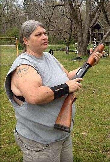 孩子终日沉迷手机，妈妈用强悍方式解决，不得不服