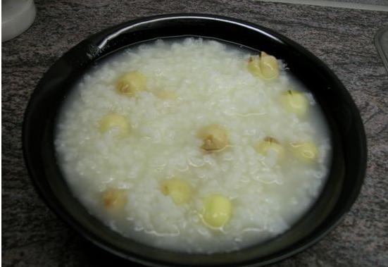 小儿脾虚不用怕，煮粥时候加一食物，喝了很快强健，比吃药好用多