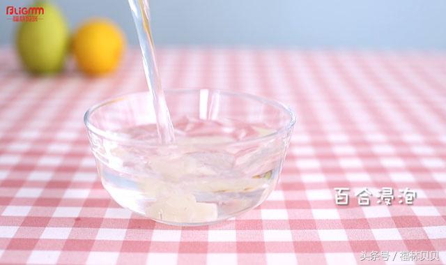 它是应季必吃的黄金营养搭配，细腻顺滑比酸奶还美味，宝宝超爱喝