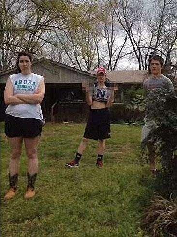 孩子终日沉迷手机，妈妈用强悍方式解决，不得不服