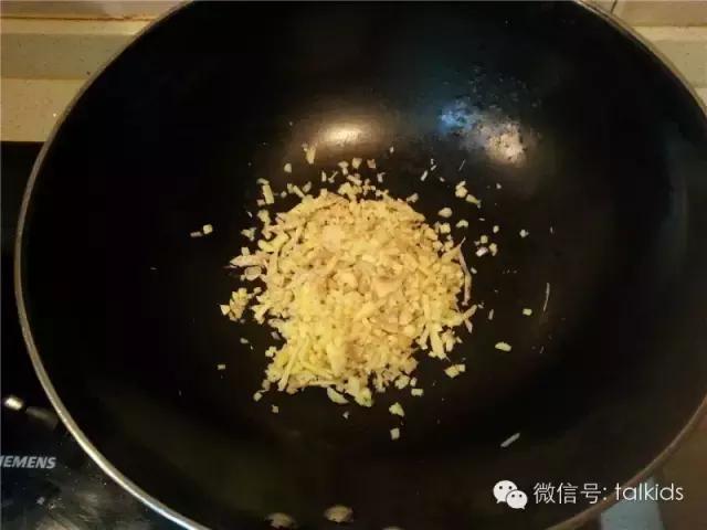 生姜敷脚心治感冒？妈妈专家共同验证