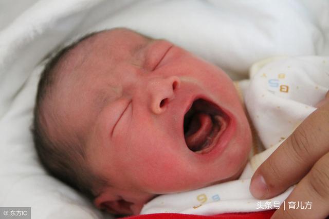 婴儿一月睡 二月哭，哭的究竟是什么，二月哭的真正原因在这里
