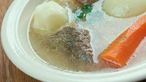 爱煲汤的妈妈注意了！小孩喝汤不能犯这5个误区，没营养又伤胃