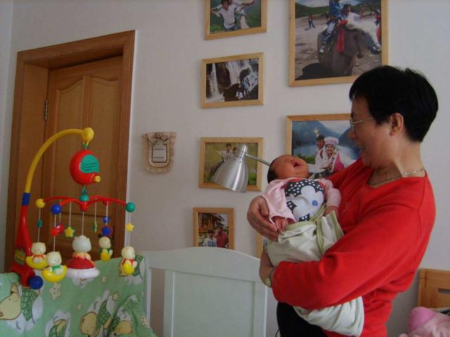 孩子从小由姥姥带大，却跟奶奶更亲近，其中原因很多宝妈想不到