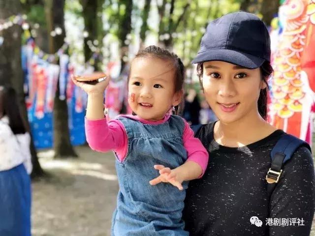 三年抱两 前港姐宣布怀二胎是女儿：最好的生日礼物
