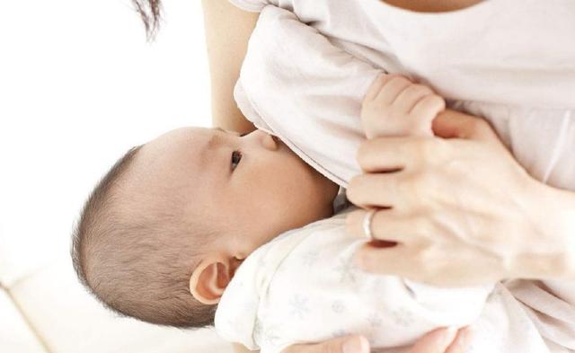 让宝宝吃母乳的十个好处，为了彼此更健康，请坚持母乳喂养