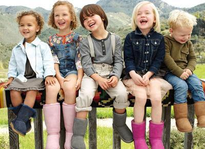 慎重:冬天到了,家长给孩子穿雪地靴 要注意了