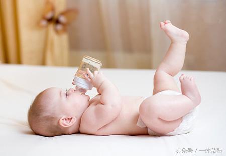 给肠子做“体操”，缓解宝宝肚子胀气