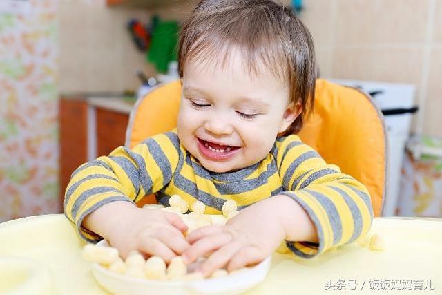 做辅食找对方法是关键，这么做，宝妈每天早上至少能多睡30分钟