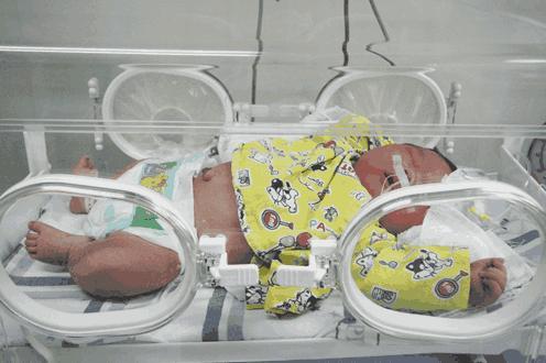 孕妇把水果当饭吃，孩子出身那一刻，妈妈后悔啦