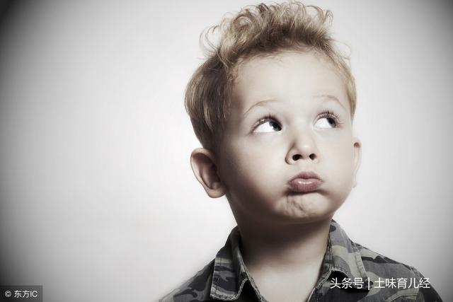 孩子上了幼儿园，回家后不愿意说在幼儿园里发生的事，该怎么办？