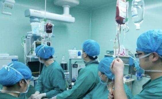 宝宝出生6天就被截肢，罪魁祸首是奶奶，妈妈无法原谅