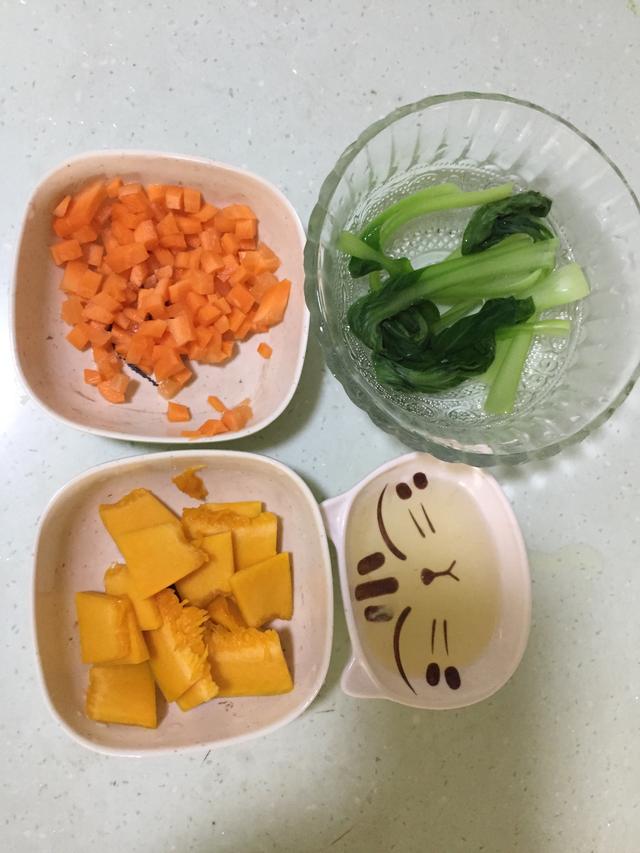 宝宝辅食-南瓜胡萝卜面线，增强宝宝免疫力！