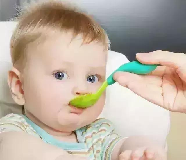 宝宝辅食吃什么？还是先数数长了几颗牙吧