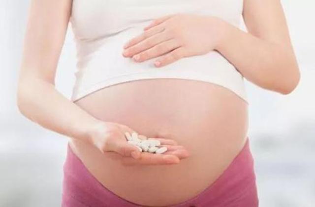 美媒称：吃过量新生儿自闭症风险高！孕期叶酸到底怎么吃？