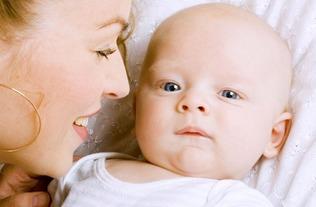 新生儿有没有高智商，其实在这个月就能看出来了，只是宝妈没注意