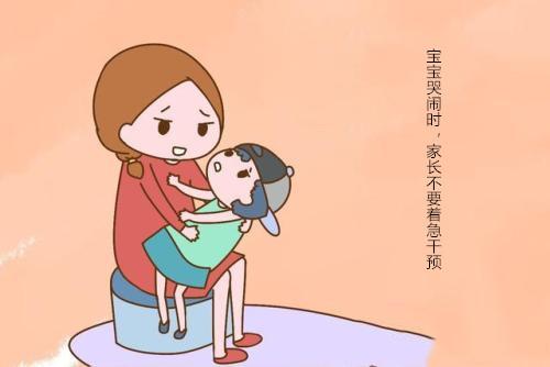 宝宝哭闹时，家长不要着急干预，这3点危害家长要知晓！