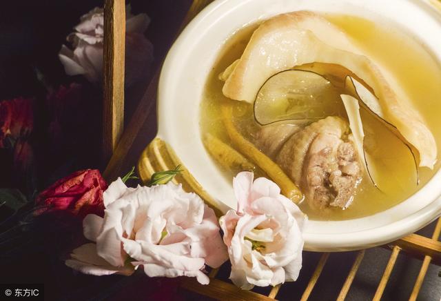 月子里鸡汤这样熬，产妇百吃不腻，奶水多到婴儿吃饱睡好！